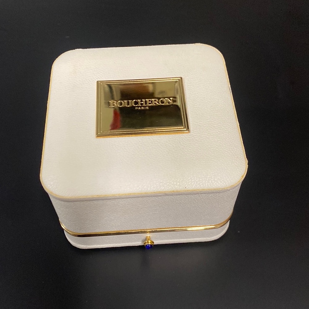 Boucheron ring box with latch